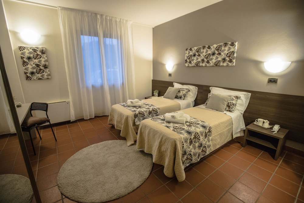 Standard Double Room, 1 Queen Bed