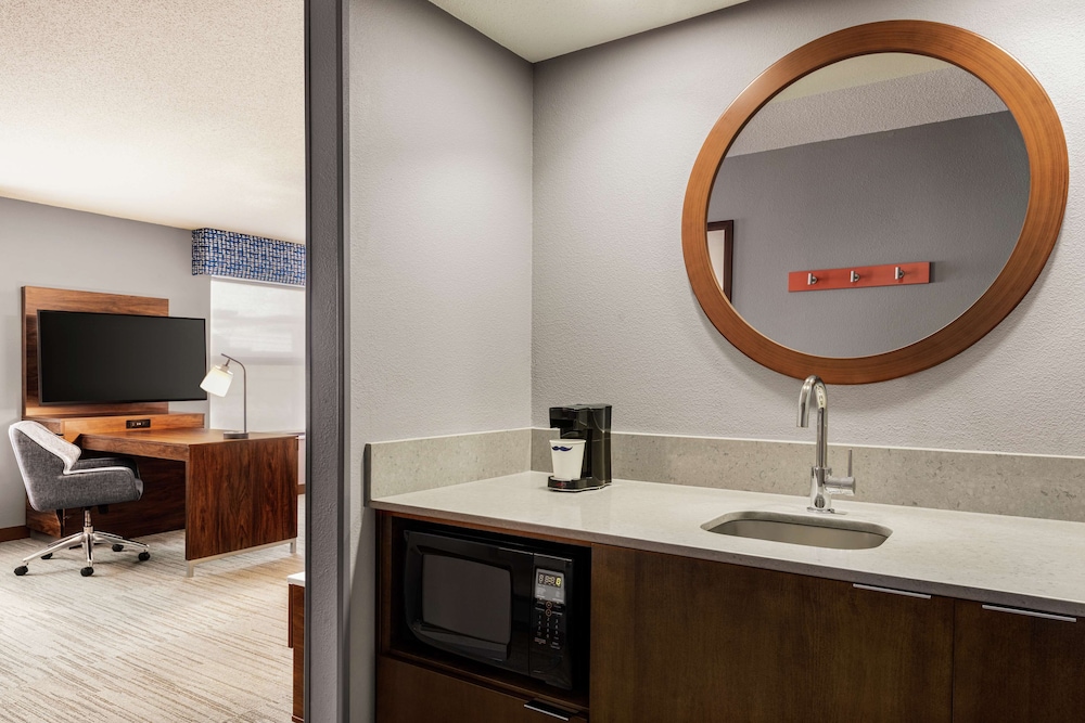 Suite, 1 King Bed, Non Smoking - Photo 1
