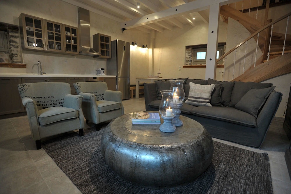 Villa (Grey) photo 1