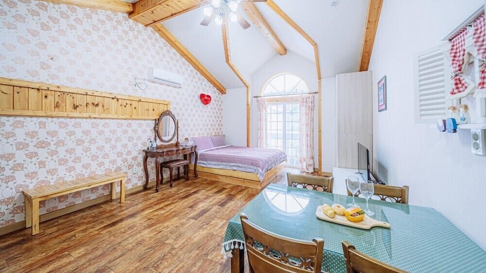 Room (Lemon Time) photo 3