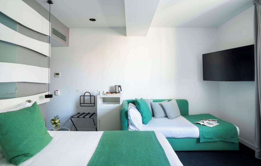 Deluxe Room (with extra bed)