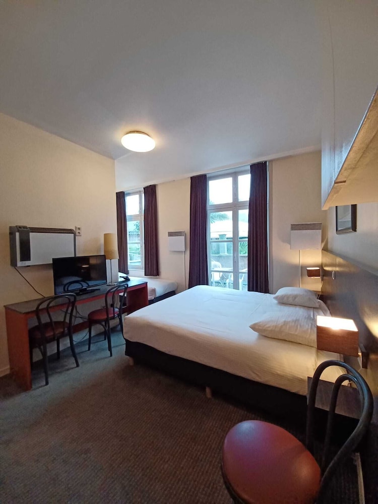 Standard Triple Room, 1 Bedroom, Non Smoking - Photo 1