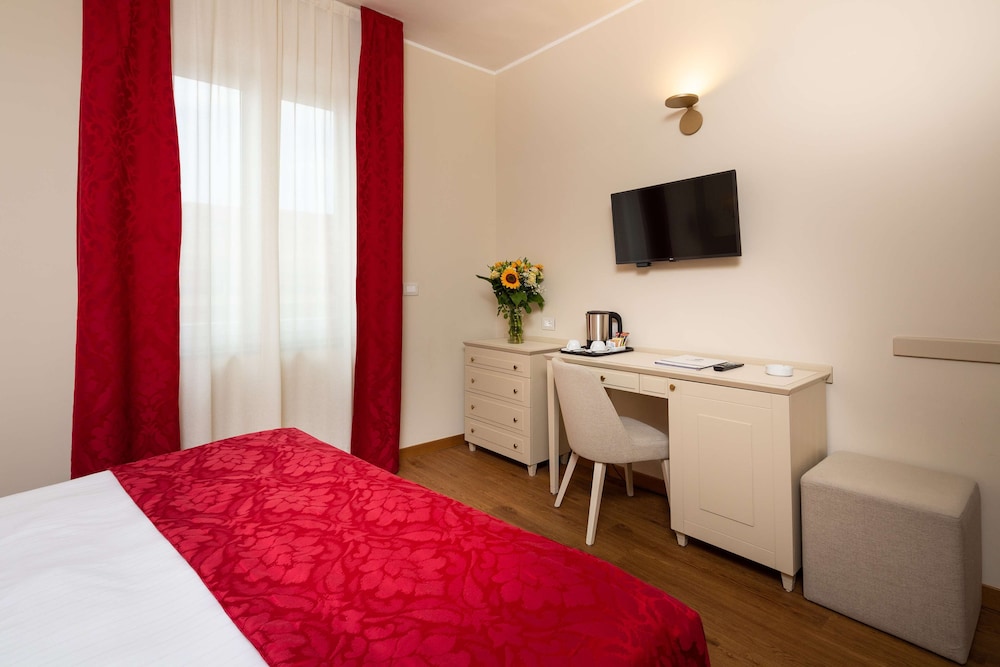 Comfort Room, Multiple Beds - Photo 4