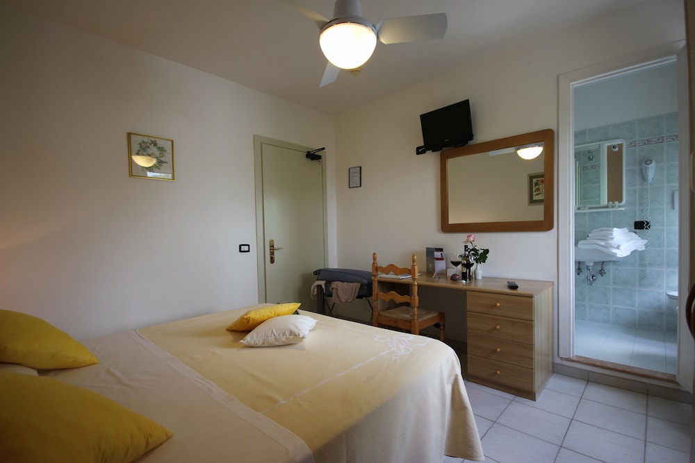 Double or Twin Room photo 1