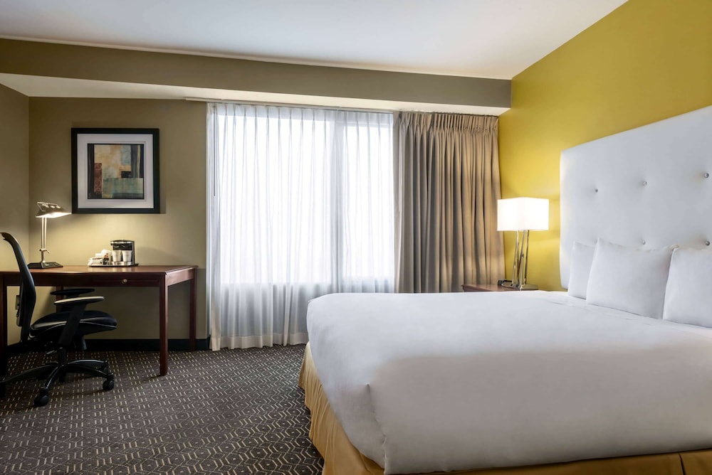 Presidential Suite, 1 King Bed, Non Smoking (One-Bedroom Suite) photo 1