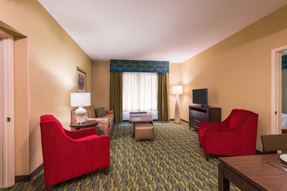 Suite, Multiple Beds, Accessible, Bathtub photo 1