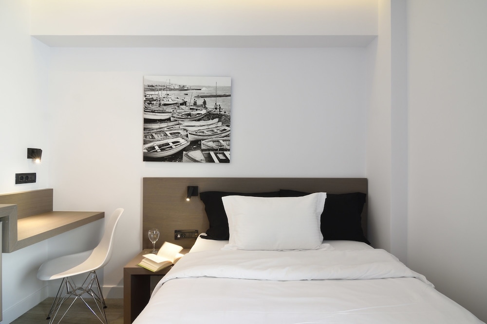 Single Room - Photo 1