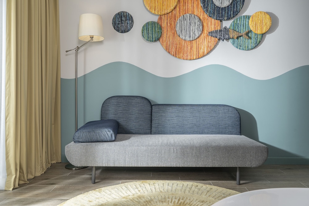 Family Room, Multiple Beds, Balcony (Premium) - Photo 4