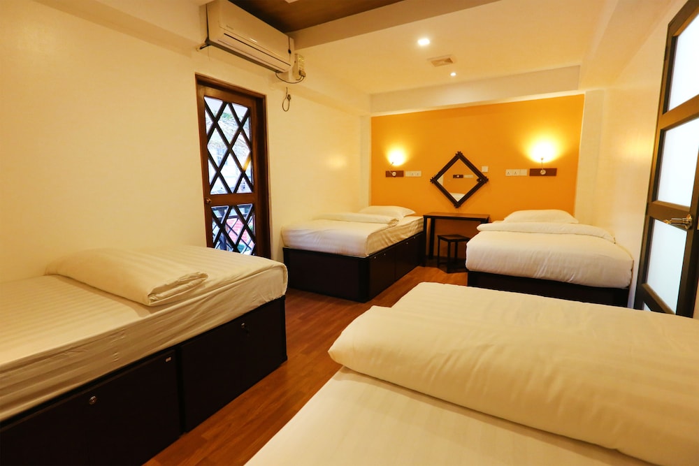 Dormitory 4 Single Beds photo 2