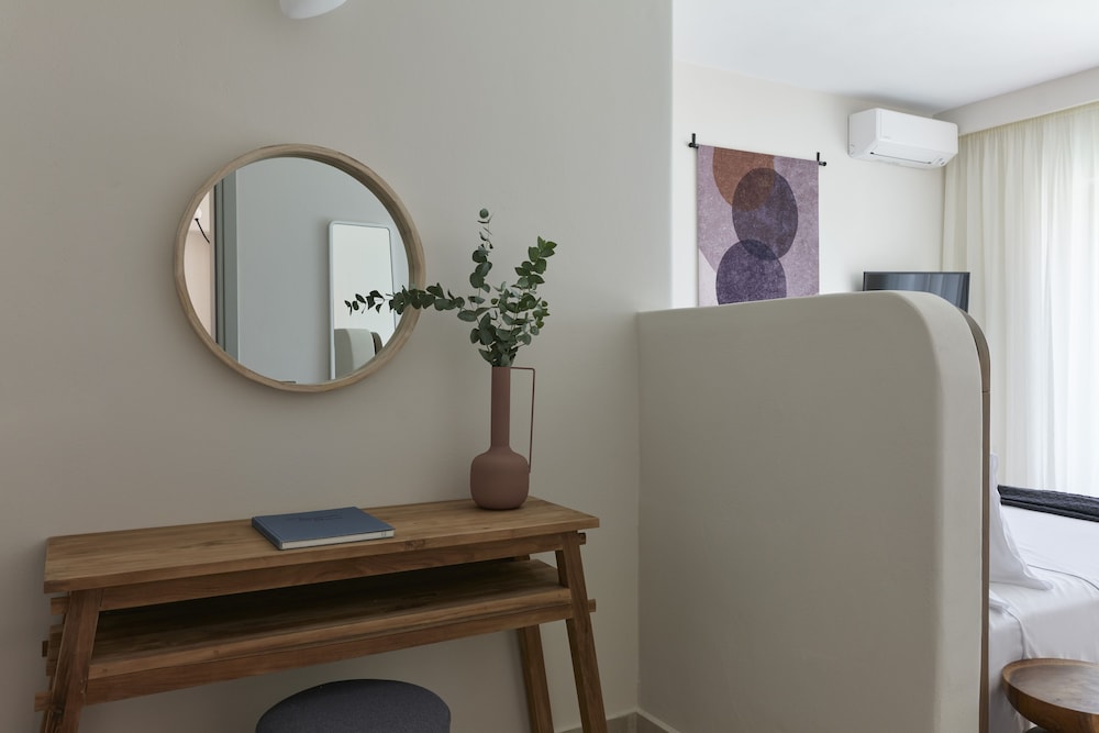 Family Studio Suite, Private Pool, Sea View - 100 meters away from the main building