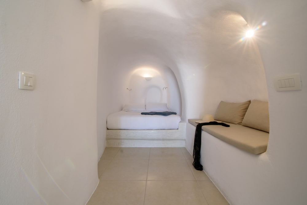 Junior Suite with Caldera View and Private Jacuzzi - B-