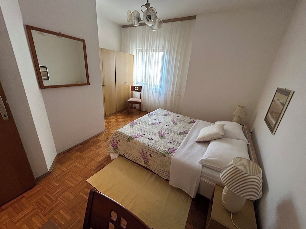 Apartment (A2)