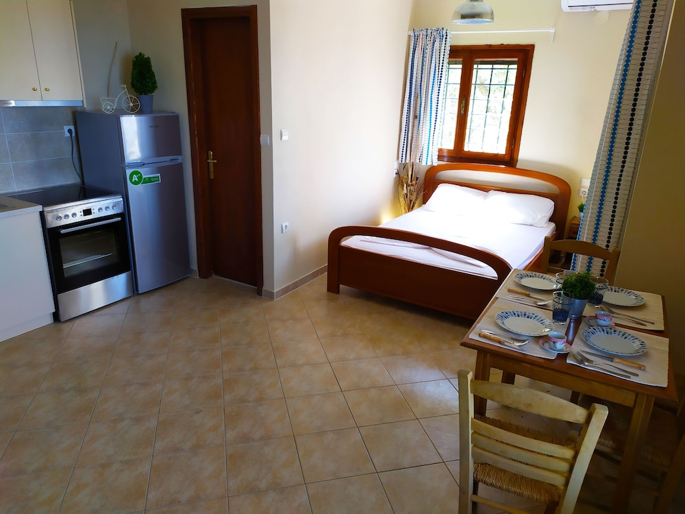 Deluxe Studio, Balcony, Sea View (Studio 1) photo 2