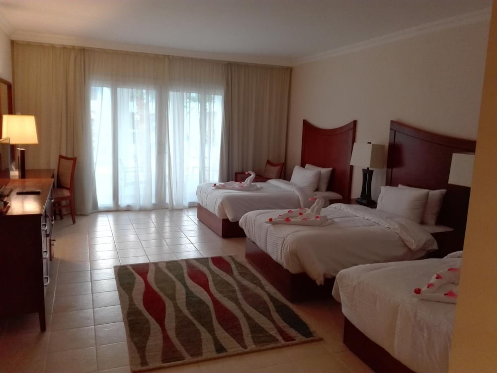 Standard Triple Room, 3 Twin Beds photo 3