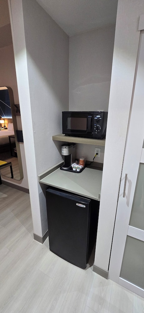 Suite, 1 King Bed with Sofa bed, Non Smoking, Jetted Tub - Photo 1
