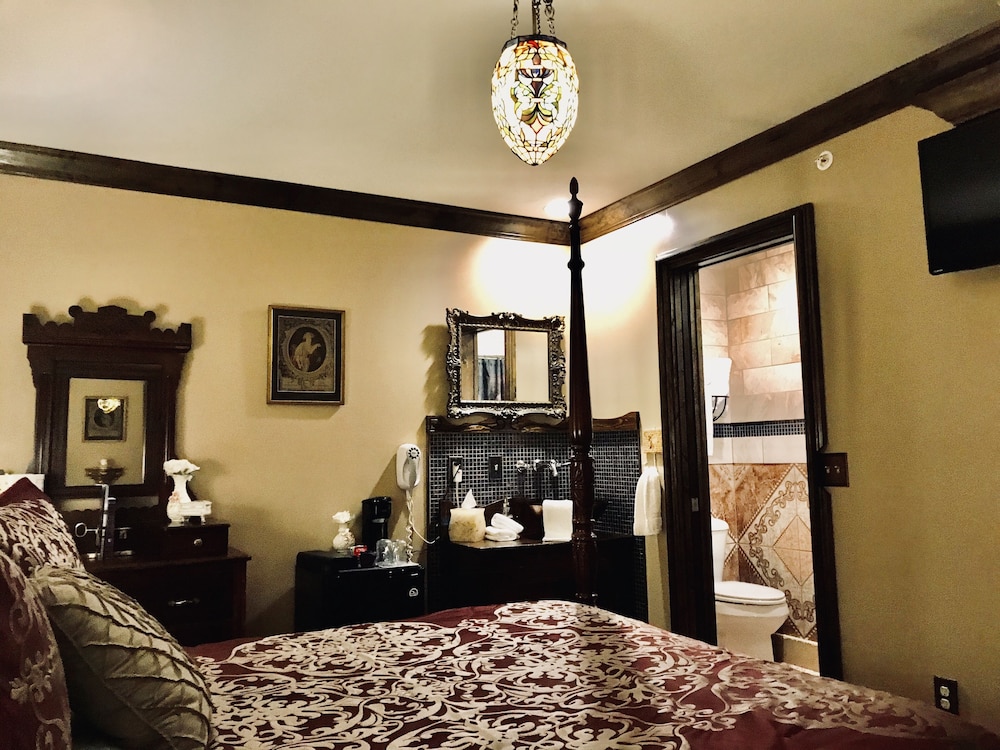 Deluxe Room, 1 Queen Bed, Non Smoking, Refrigerator (Beech) photo 3