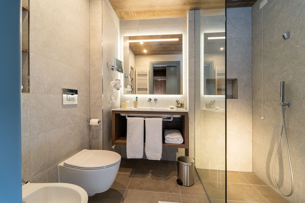 Superior Double Room Single Use - Photo 9