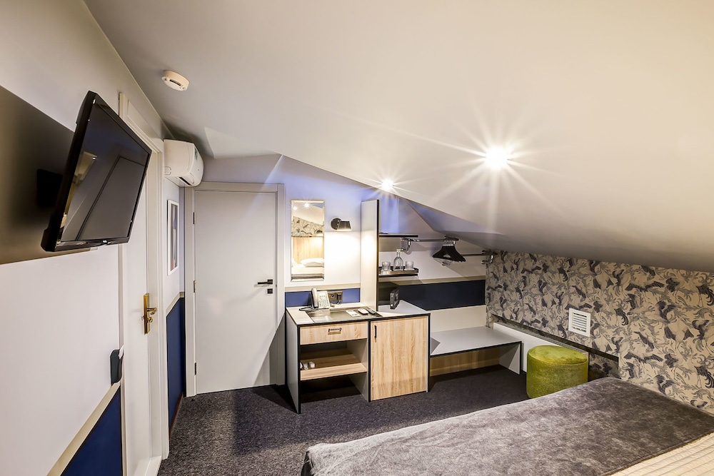 Double or Twin Room photo 3