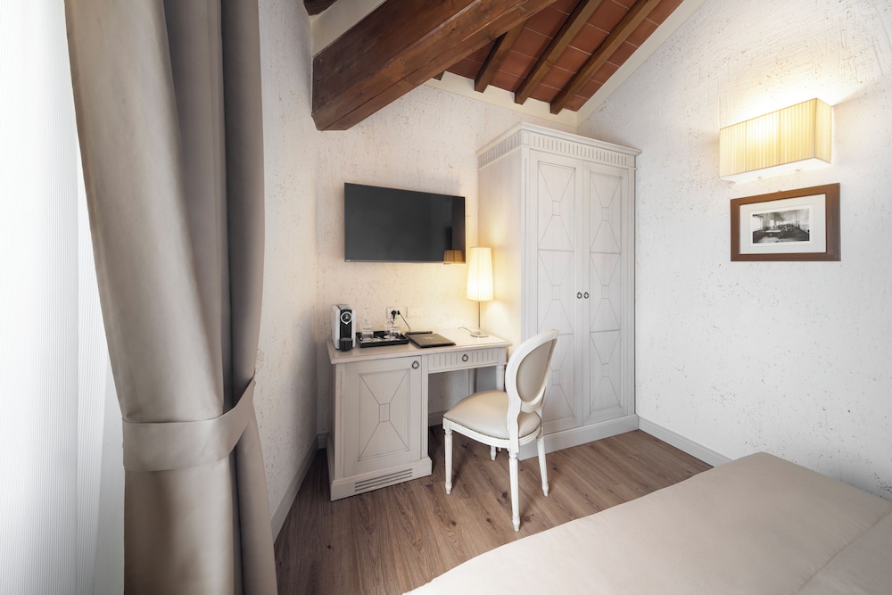 Comfort Room - Photo 2