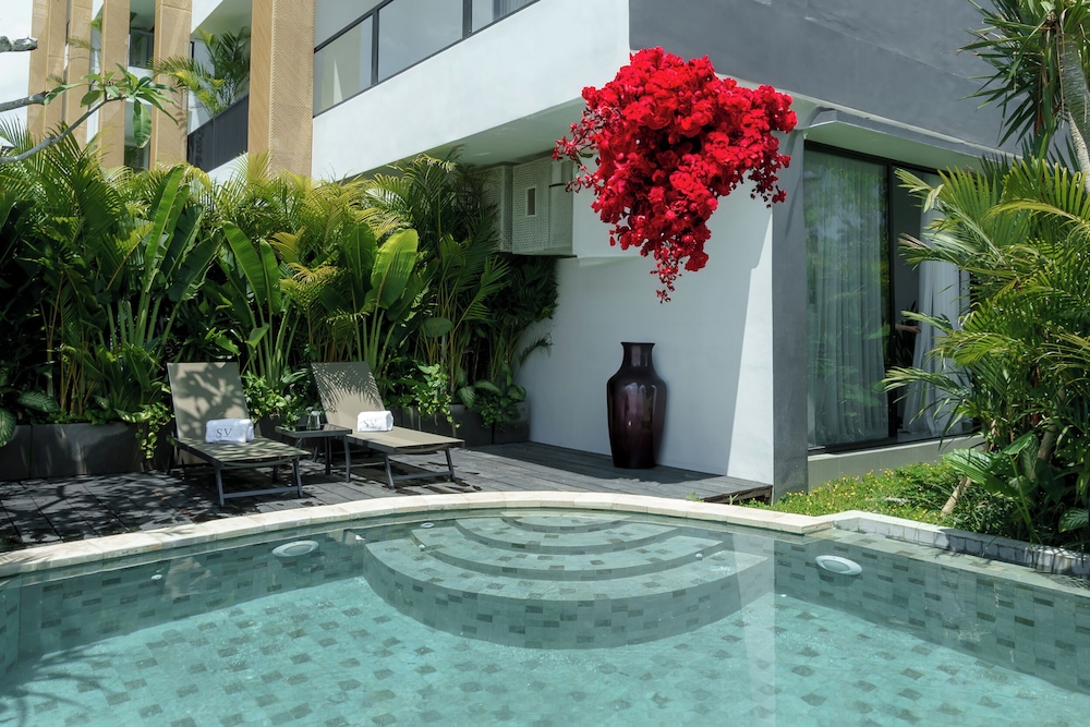 Luxury Apartment, Pool View