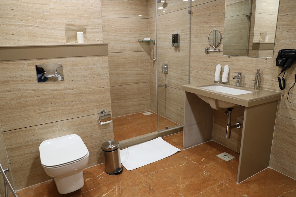 Suite - Photo 15
