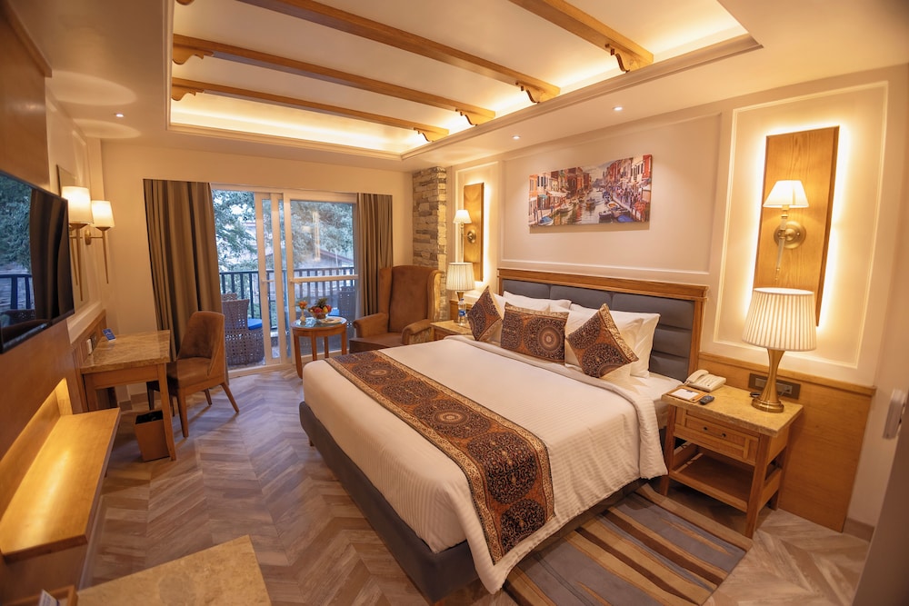 Deluxe Room, 1 King Bed, Balcony - Photo 6