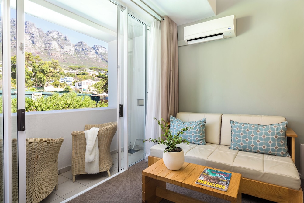 Interleading Mountain View Family Room - Photo 3