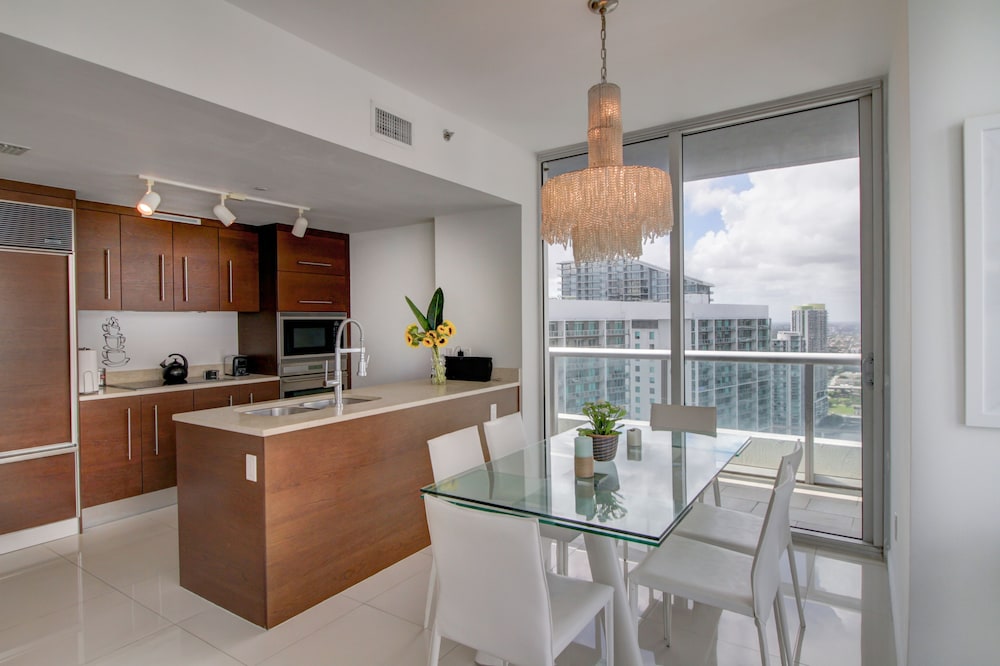 Condo, 2 Bedrooms, 2 Bathrooms (4104) photo 2