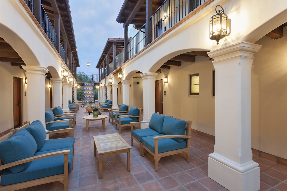 Premium Room, 1 King Bed, Balcony - Photo 4