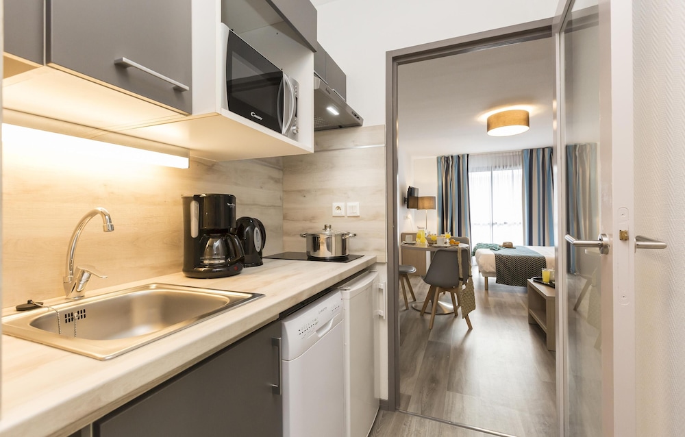 Studio Apartment - 3 Adults photo 2