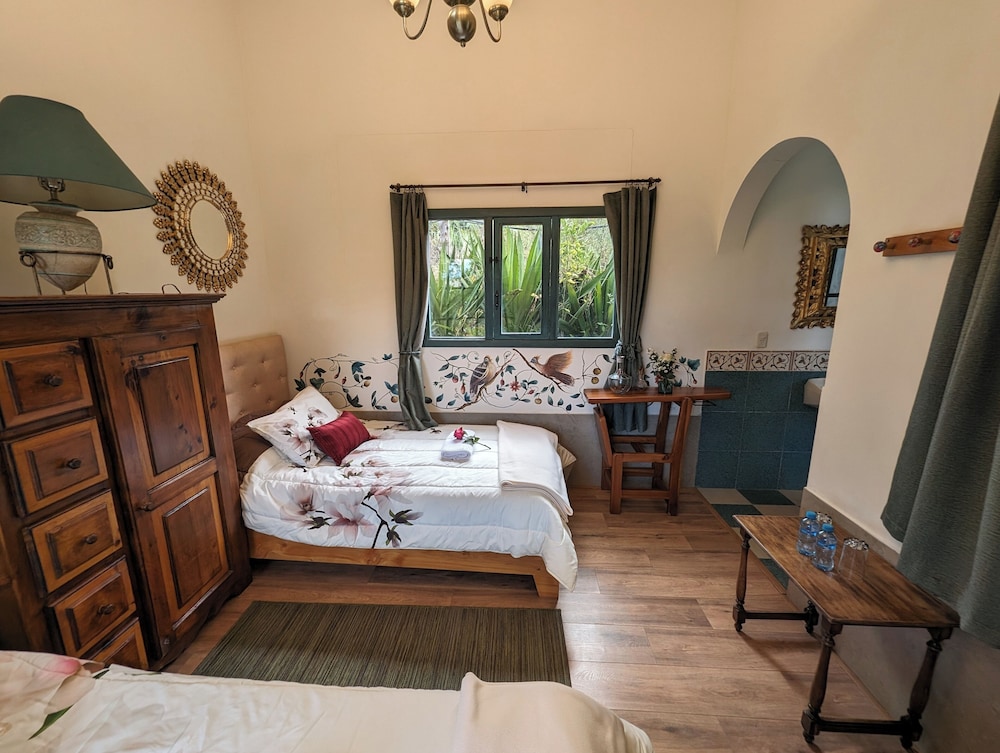 Twin Room, Patio