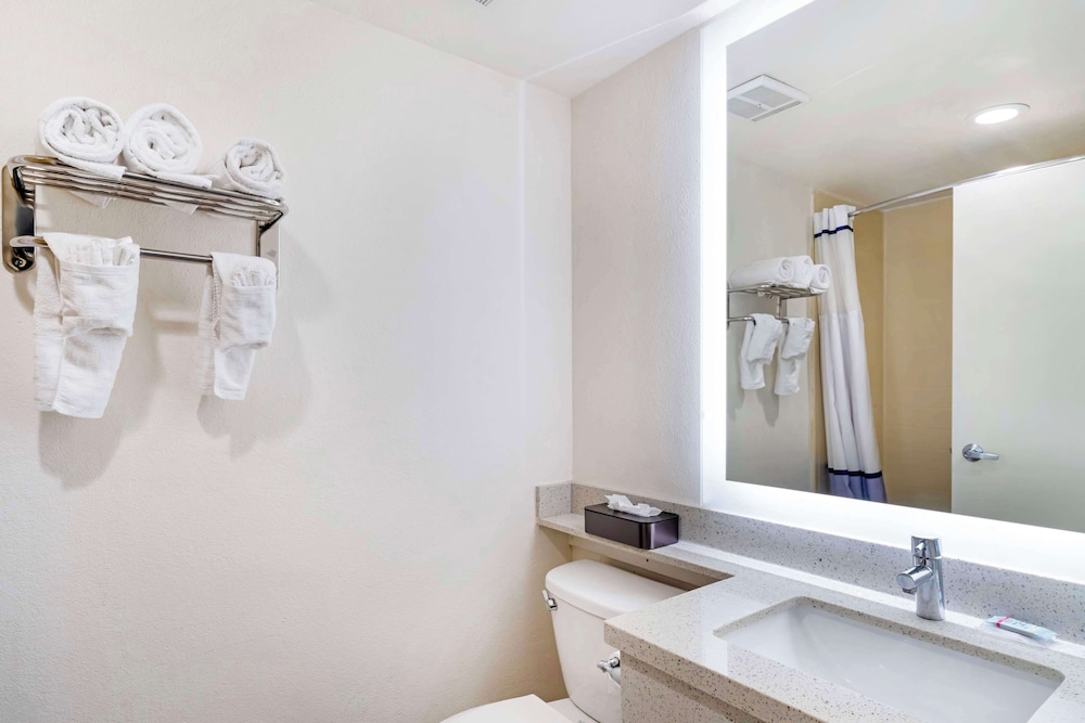 Suite, 1 King Bed, Non Smoking, Jetted Tub photo 1