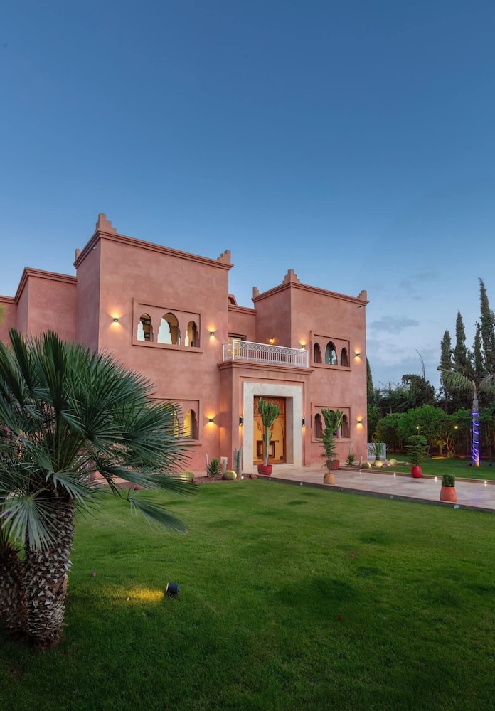 Villa photo 1