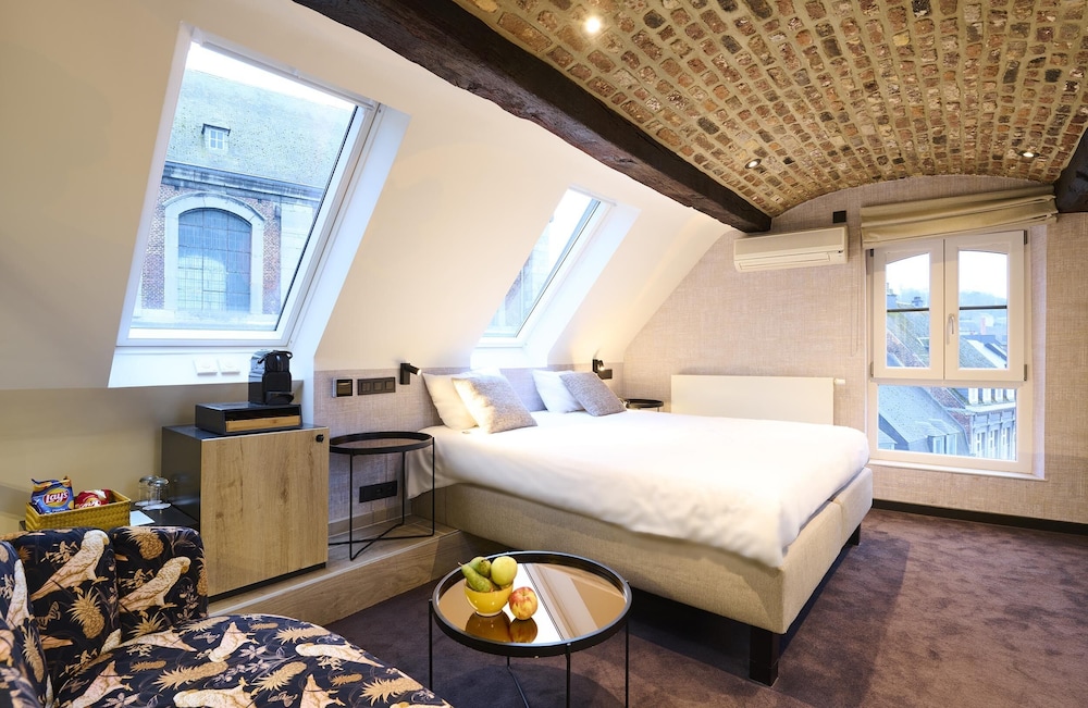 Luxury King Size Suite with Spa Bath