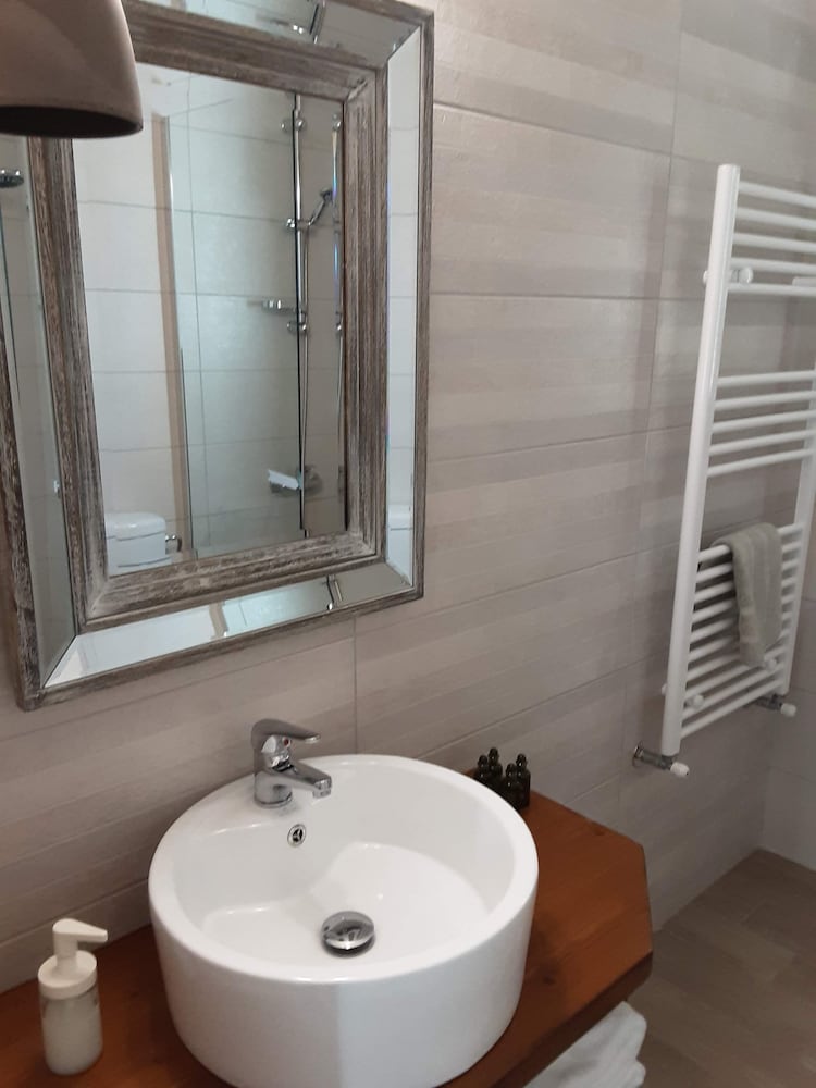 Comfort Room photo 2