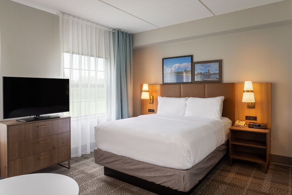 Suite, 1 Bedroom, Accessible, Kitchen (Comm, Roll Shwr)