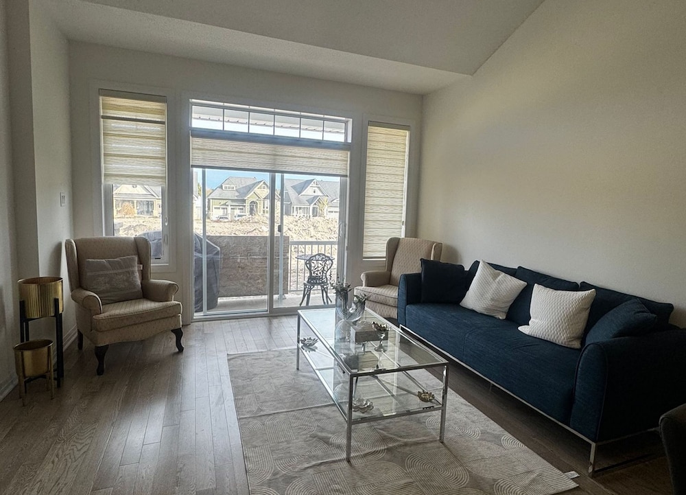 Classic Townhome, 3 Bedrooms, Kitchen, Courtyard View photo 1