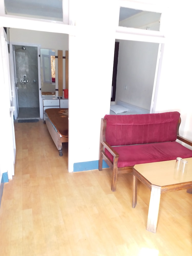 Standard Room, 1 King Bed photo 3