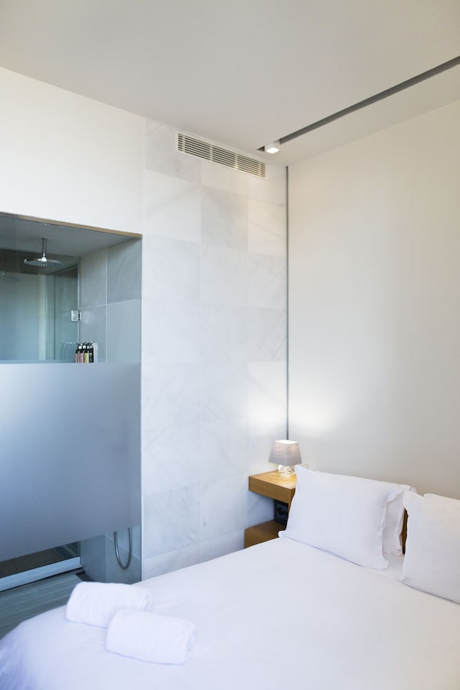 Basic Double Room Single Use - Photo 5