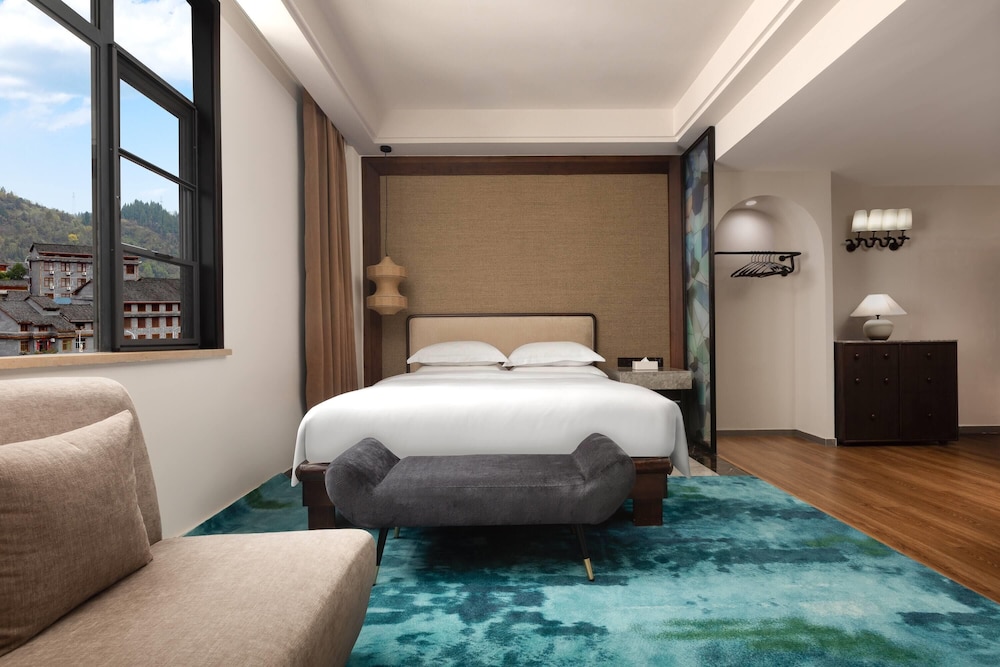 Superior Room, 1 King Bed photo 1