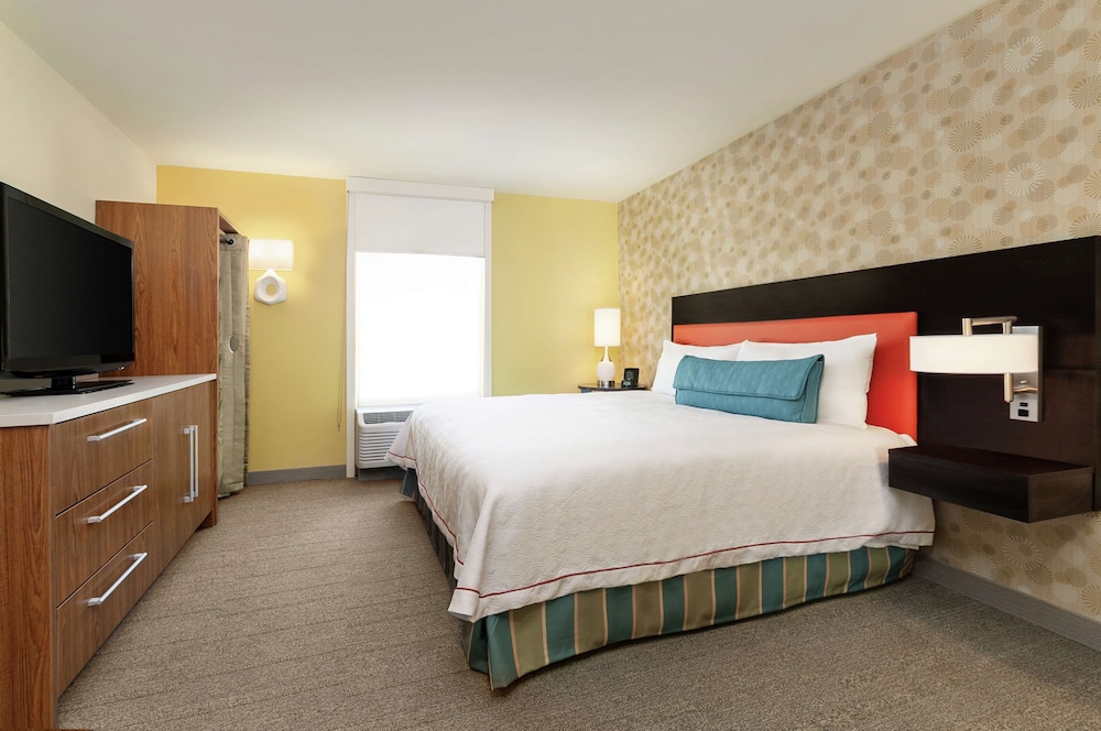 Suite, 1 King Bed, Accessible, Non Smoking (Roll-in Shower) - Photo 2