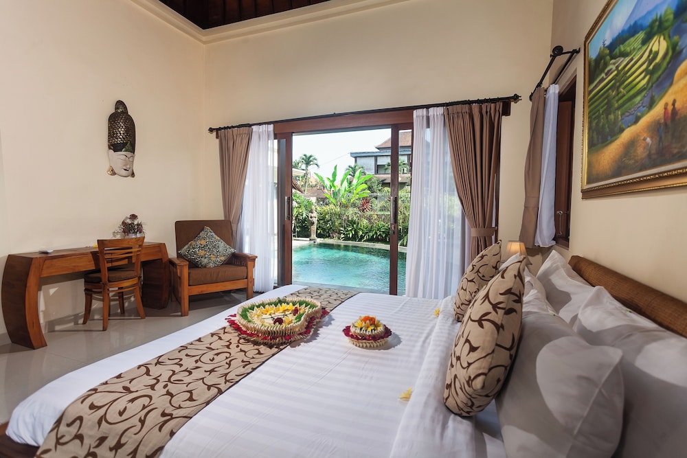 Three-Bedroom Villa with Private Pool photo 2