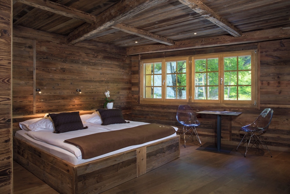 Large Double Room (North) photo 1
