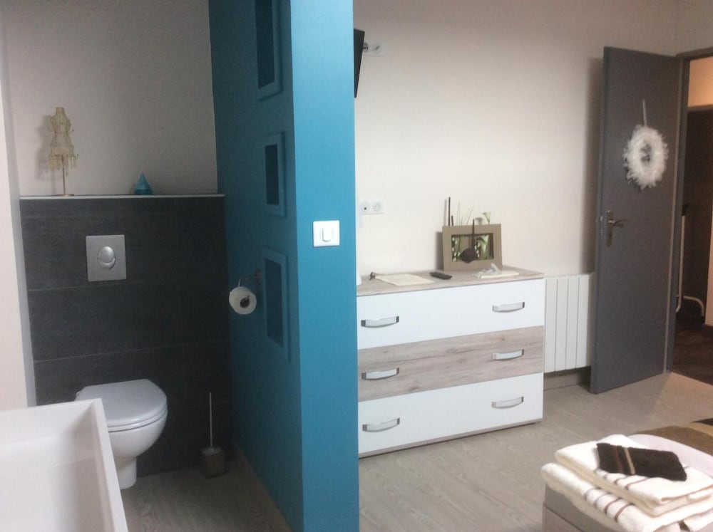 Deluxe Double Room, 1 Queen Bed, Non Smoking photo 2