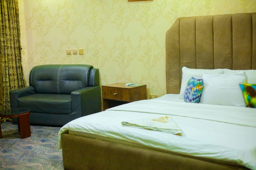 Deluxe Room - Photo 5