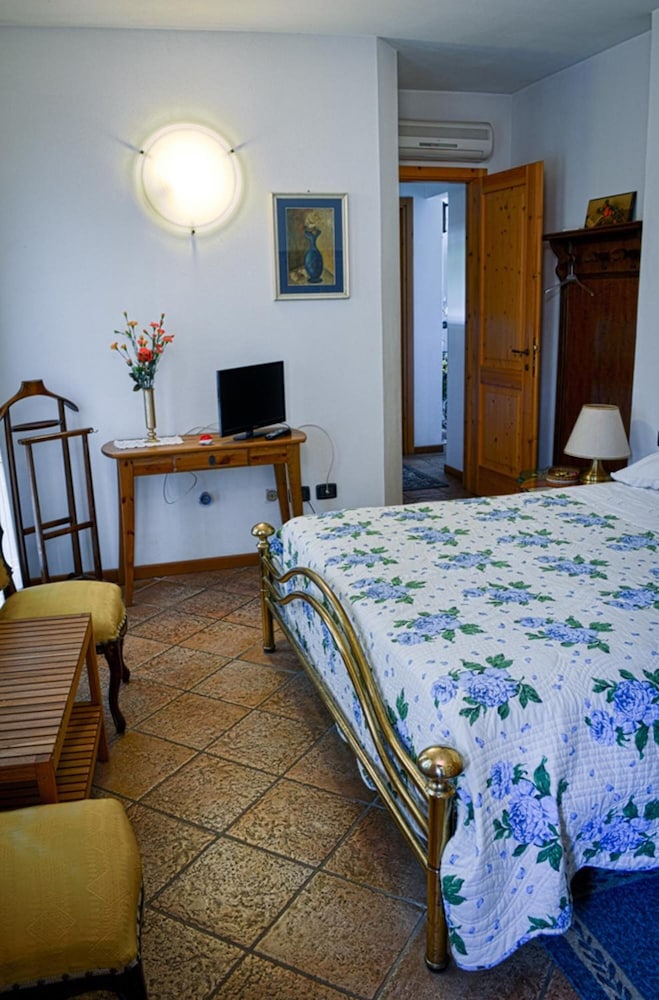 Classic Double or Twin Room photo 3
