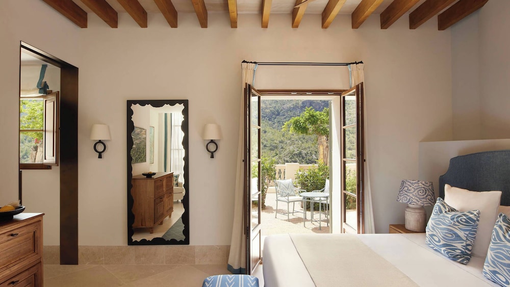 Deluxe Room, Balcony, Mountain View