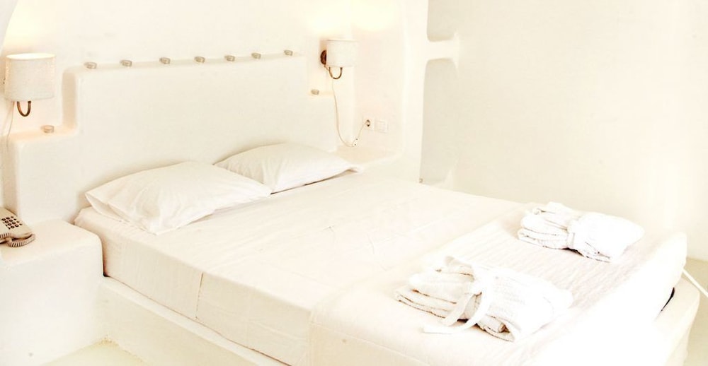 Deluxe Suite, Partial Sea View - Photo 3