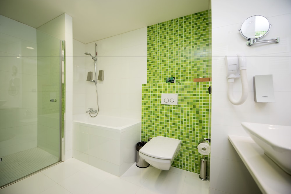 Standard Double Or Twin Room - Photo 8