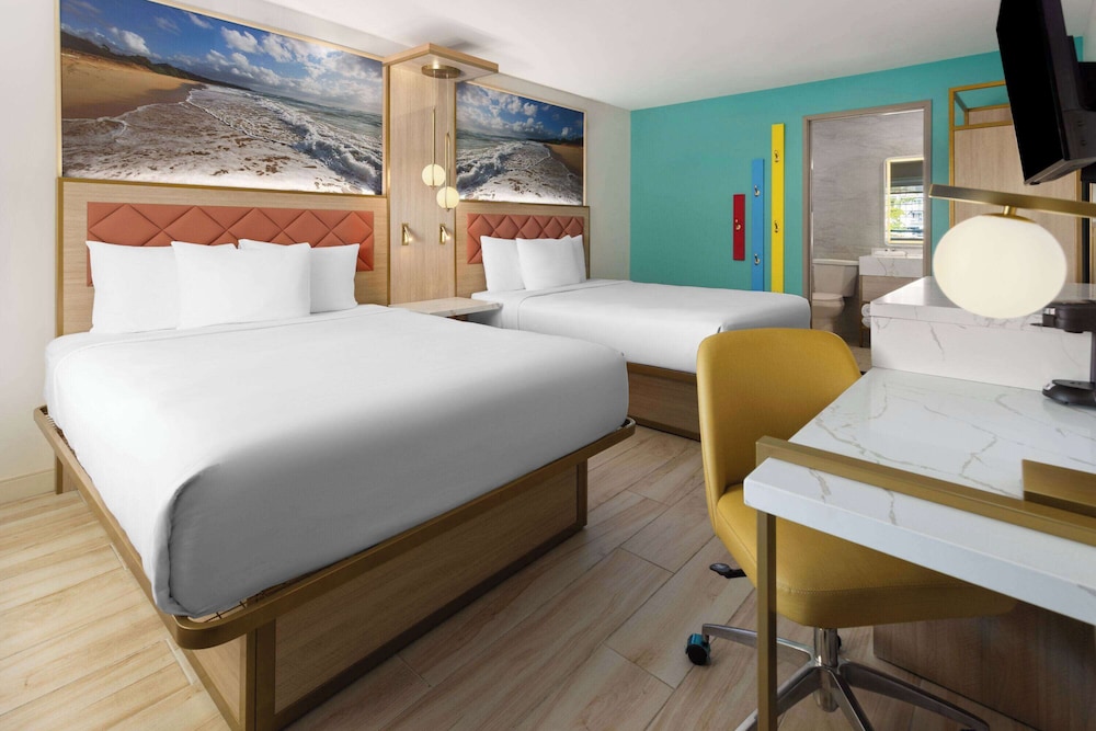 Room, 2 Queen Beds, Non Smoking photo 1